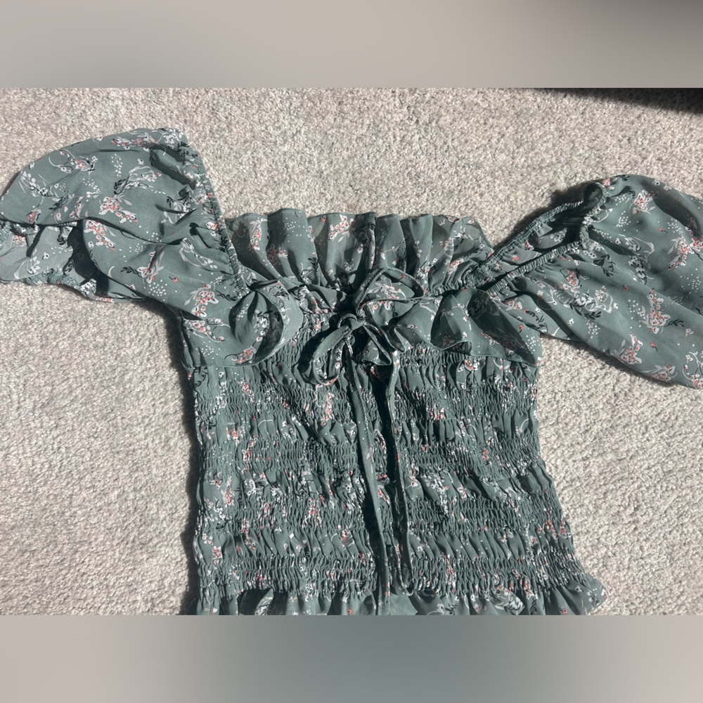 Floral off the shoulder cropped blouse size Medium